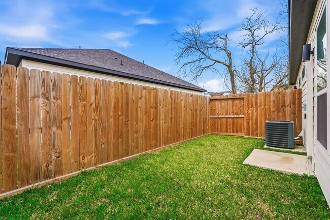 Building Photo - 6528 Weston St