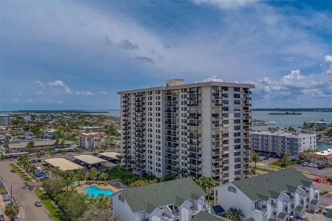 Building Photo - 400 Island Way