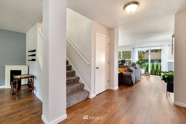 Building Photo - Spacious home in Lacey.  Apply today to ca...