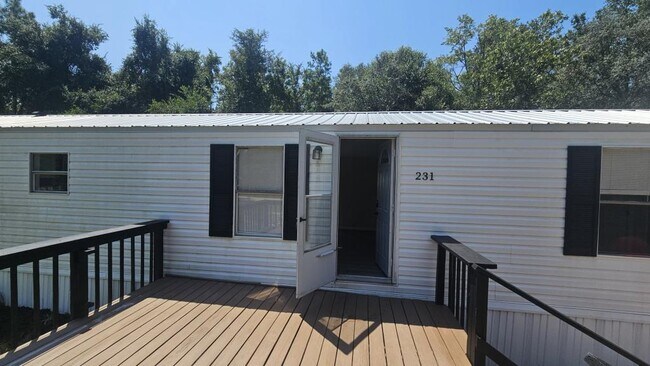 Building Photo - 231 Lakeview Ct