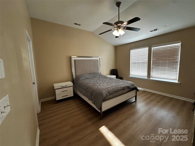 Building Photo - 10031 Goose Landing Dr