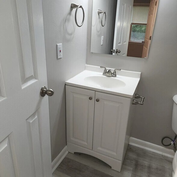 Building Photo - 211 Kirkland Pl