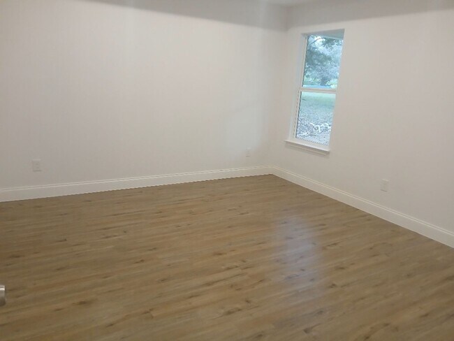 Building Photo - 119 Bluebonnet Dr