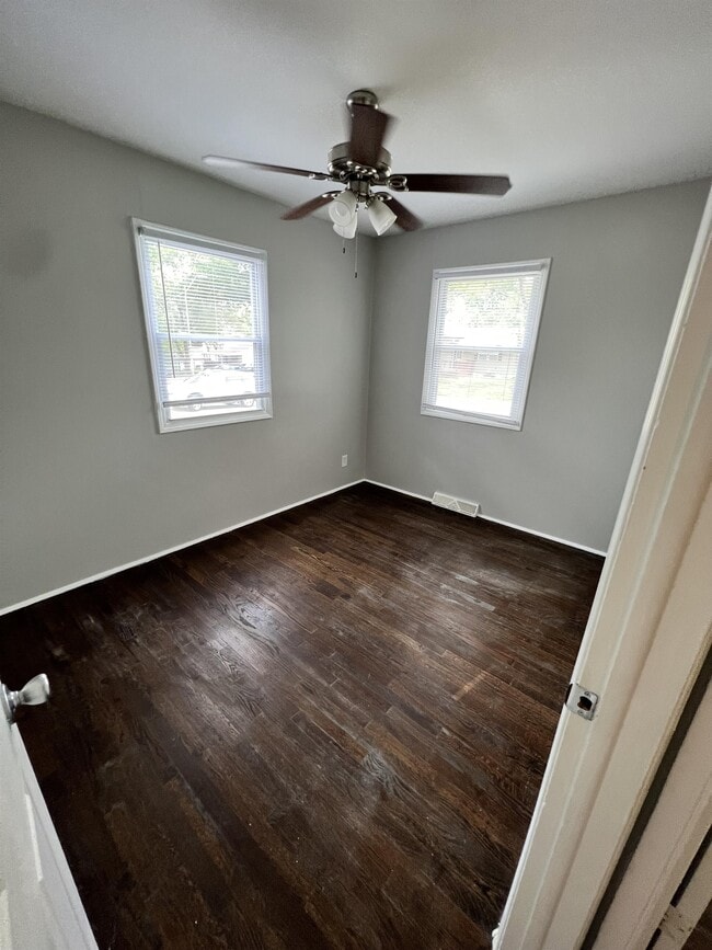 Building Photo - 5358 N Palmer Ave