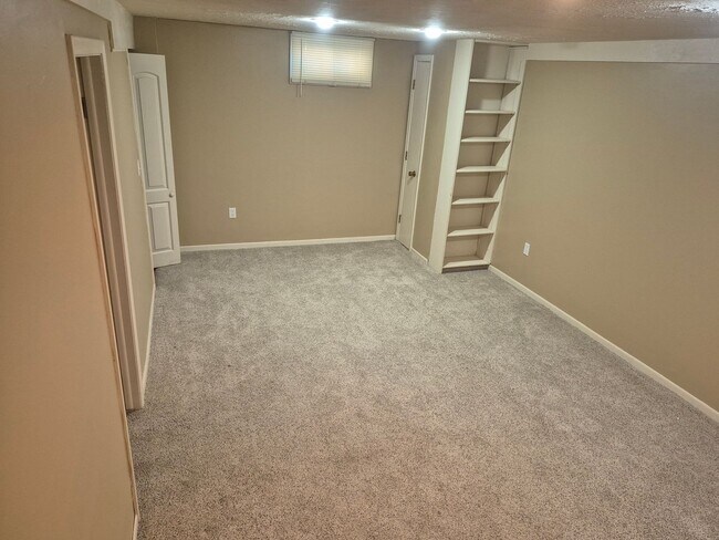 Building Photo - Freshly Updated 3 Bedroom Home for Rent