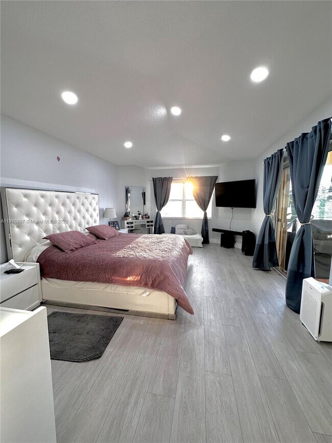 Building Photo - 3501 SW 142nd Ave