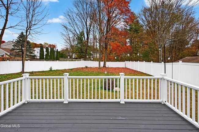 Building Photo - 716 Adams Cir