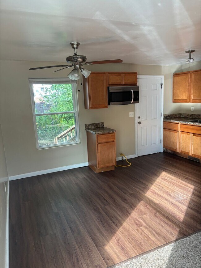 Building Photo - Euclid 2 Bedroom