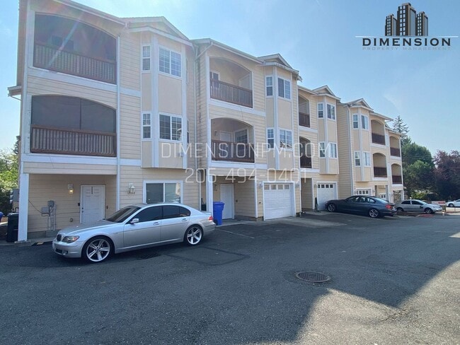 Building Photo - Heart of Renton! Amazing 4 bed, 3.5 bath R...