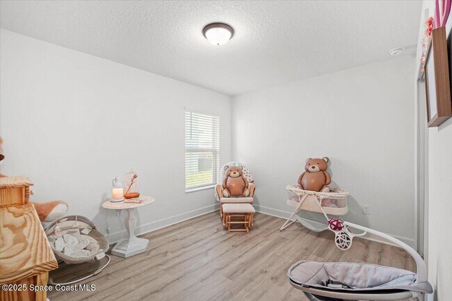 Building Photo - 527 Glaspell Cir SE