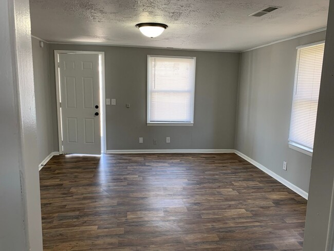 Building Photo - 2 Bed 1 Bath in Richmond MO