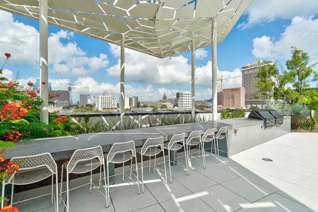 Building Photo - 800 Embassy Dr