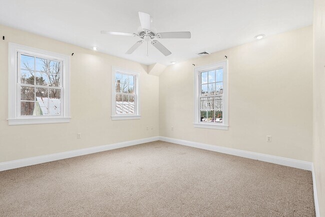 Building Photo - 35 Water St