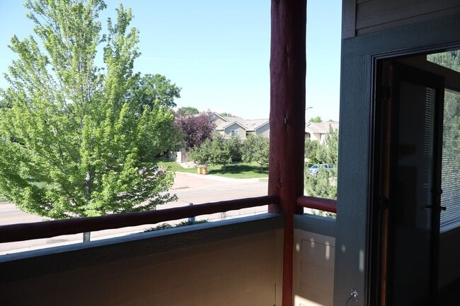 Building Photo - Cozy Two Bedroom Condo
