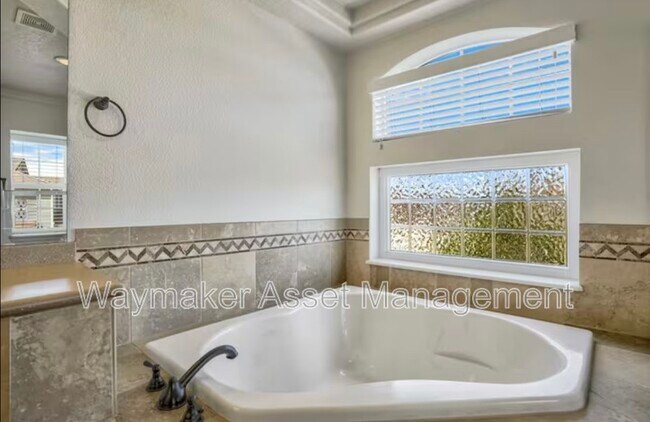 Building Photo - 10904 Cascading Spring Cir