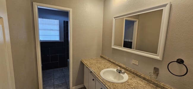 Building Photo - 304 Kessler Ave