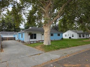 Building Photo - 417 Cottonwood Dr