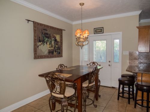 Building Photo - 617 E School St