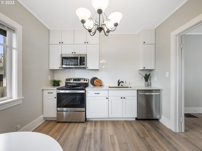 Building Photo - Fabulous Foster