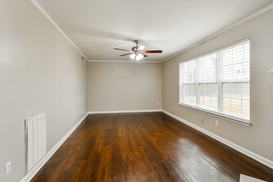 Building Photo - 878 Lavergne Ln