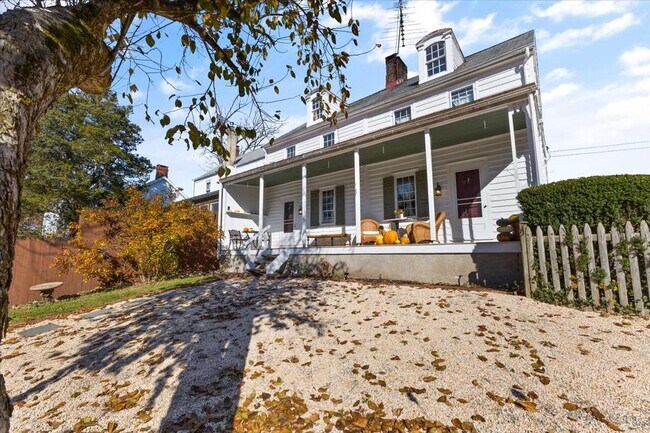 Building Photo - 1507 River Rd