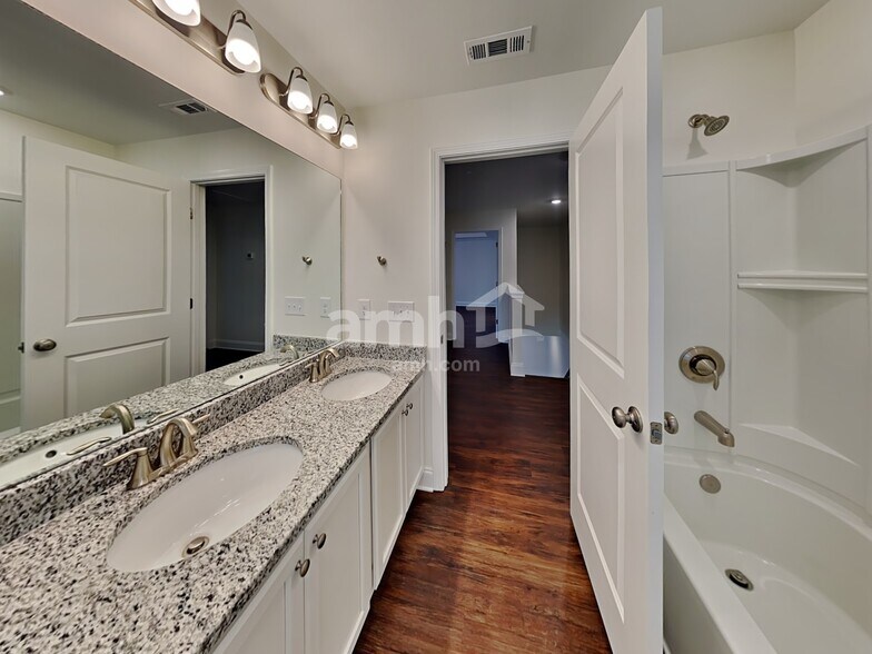 Building Photo - 5912 Hagar Vly Dr