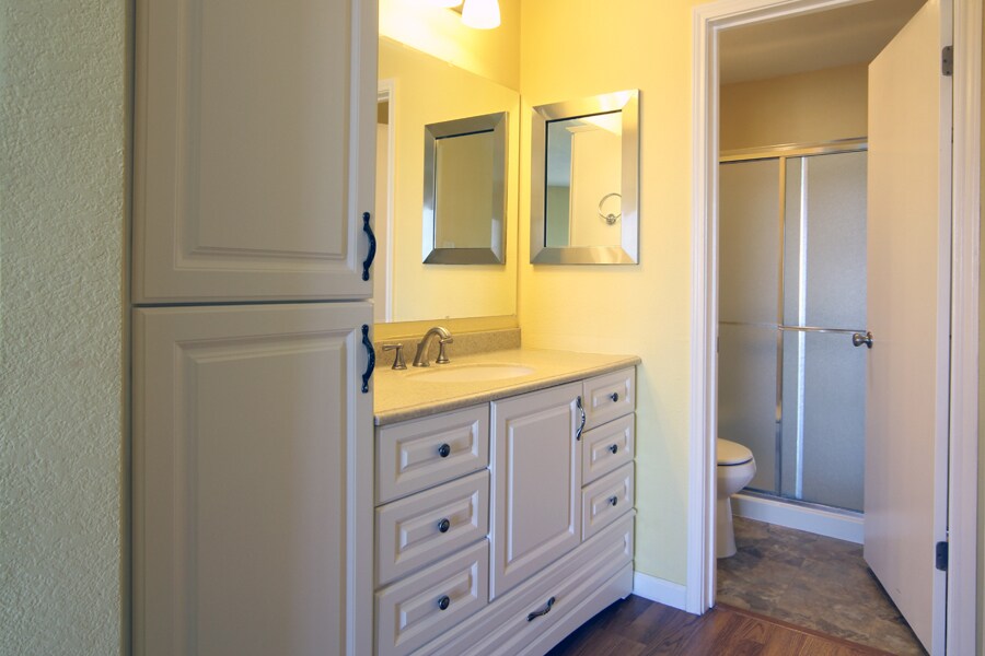 Building Photo - 1201 Glen Cove Pky