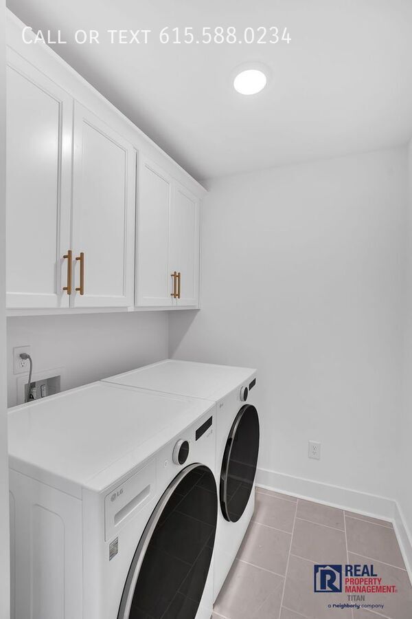 Building Photo - 613 Conifer Dr