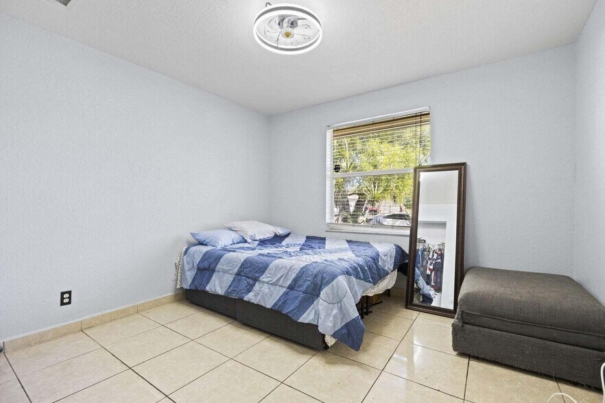 Building Photo - 1651 Suwanee Dr