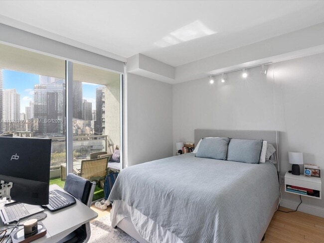 Building Photo - 90 SW 3rd St