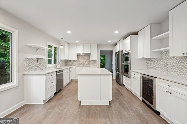 Building Photo - 110 Westchester Way