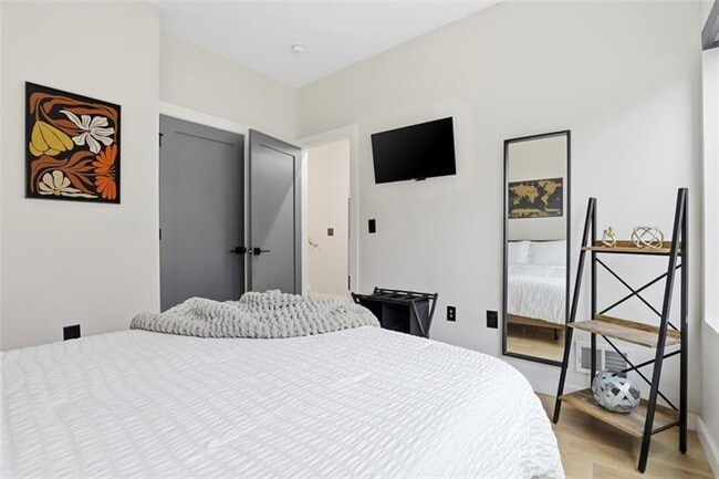 Building Photo - 5228 Dresden Wy