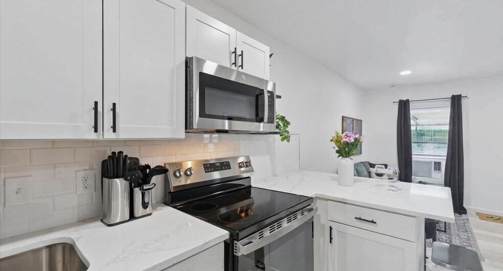 Building Photo - 2336 Minnie St