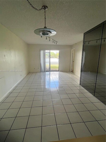 Building Photo - 10009 Winding Lake Rd