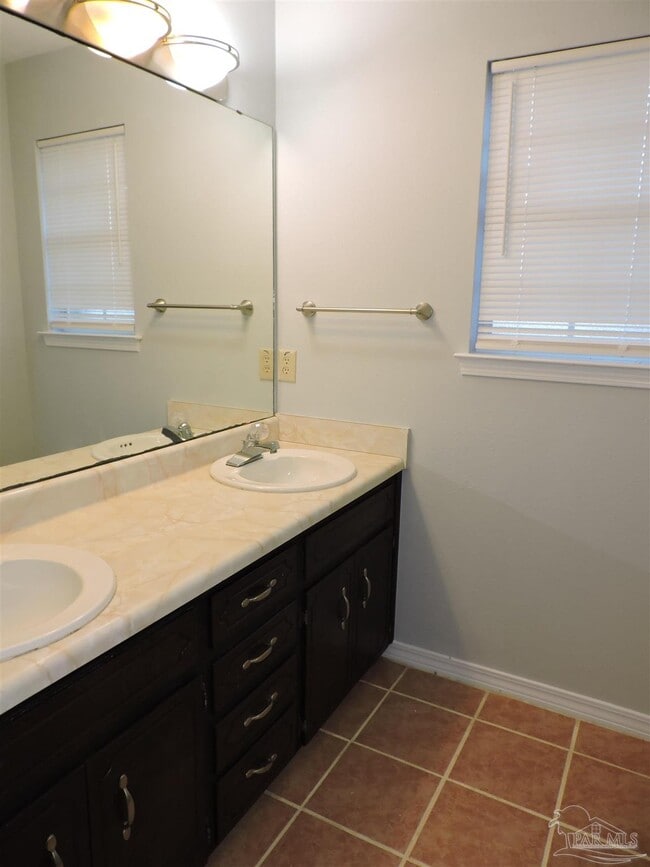Building Photo - 7663 Charter Oaks Dr