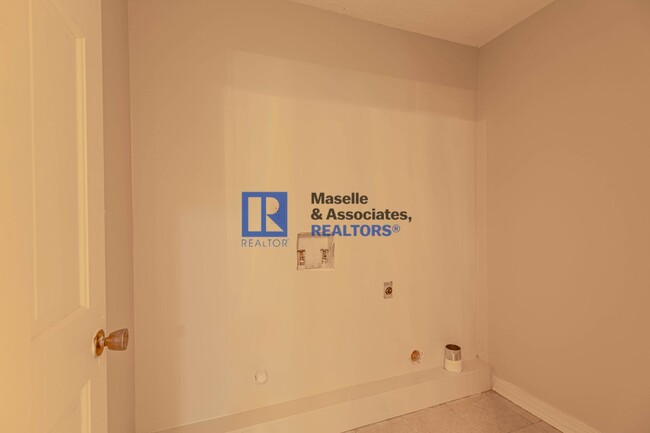 Building Photo - 3 Bed/2.5 Bath in Brookwood Subdivision