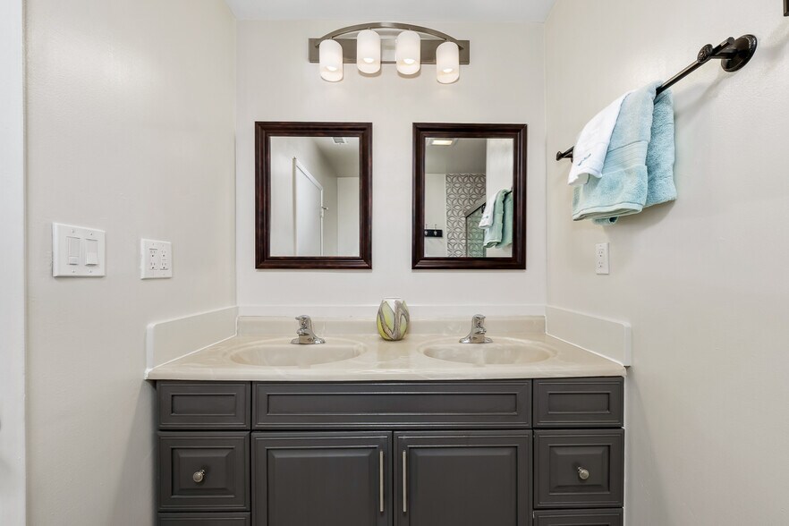 Building Photo - 5737 Dorothy Dr