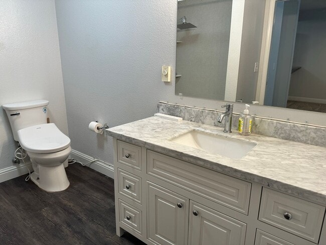 Building Photo - Remodeled and spacious 1 bedroom, 1 bathroom Condo in Downtown San Jose