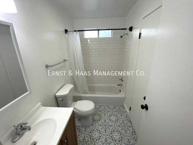 Building Photo - 6673 N Hammond Ave