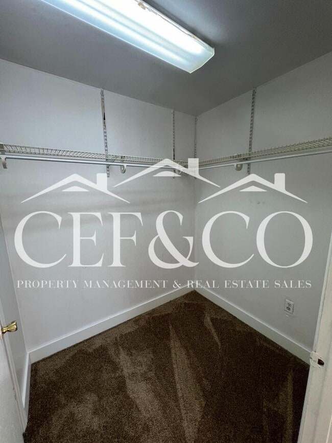 Building Photo - Adorably renovated 3 bedroom now available in Woodruff!