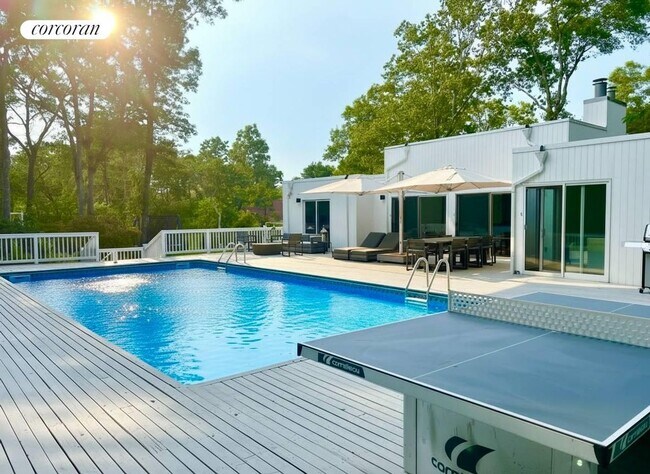 Building Photo - 3 Southwood Ln