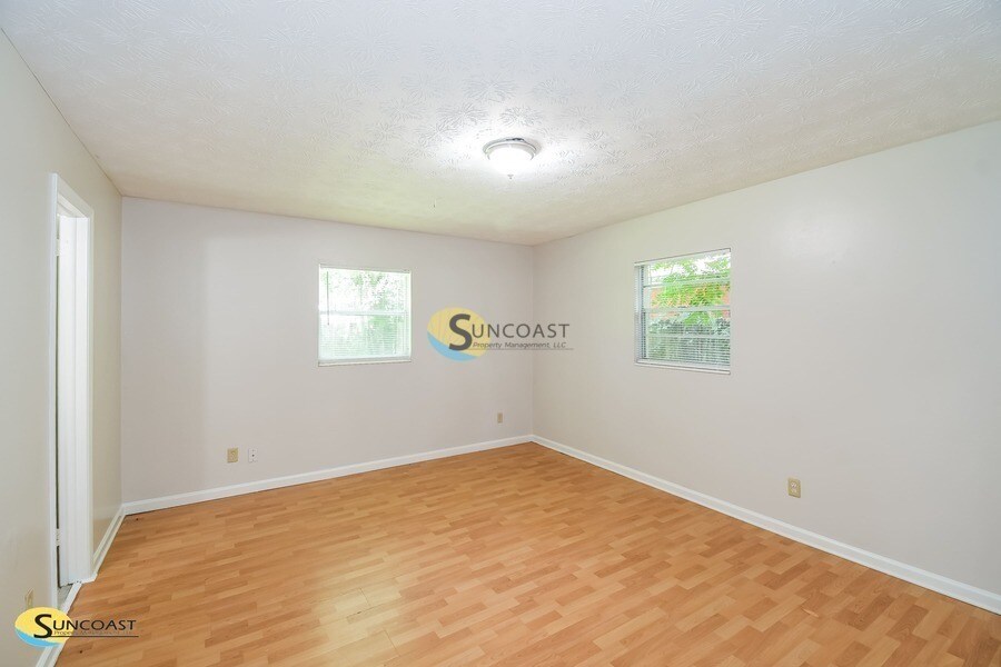 Building Photo - 4533 Jade Dr E
