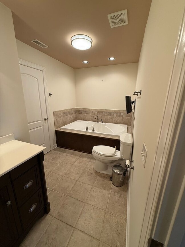 Building Photo - MOVE IN SPECIAL: 1/2 OFF FIRST FULL MONTHS RENT WITH A 12 MONTH LEASE!! 3BR/3BA in Prime Gallatin...