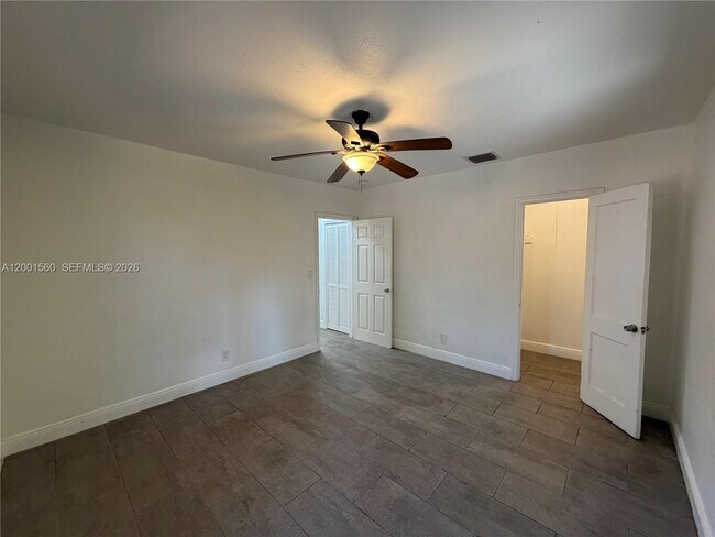 Building Photo - 7712 NE 1st Ct