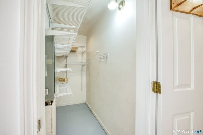 Building Photo - 25 Oakview Cir