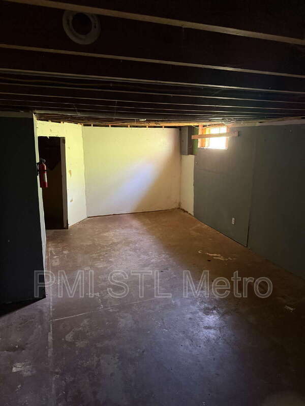 Building Photo - 10557 Castle Dr