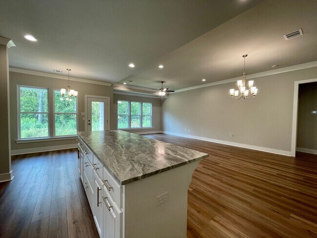 Building Photo - Stunning 3br in River Hills Farm!