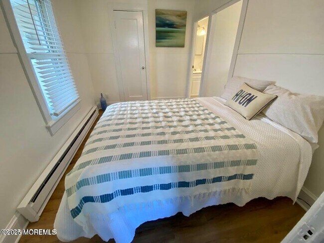 Building Photo - 601 Main St