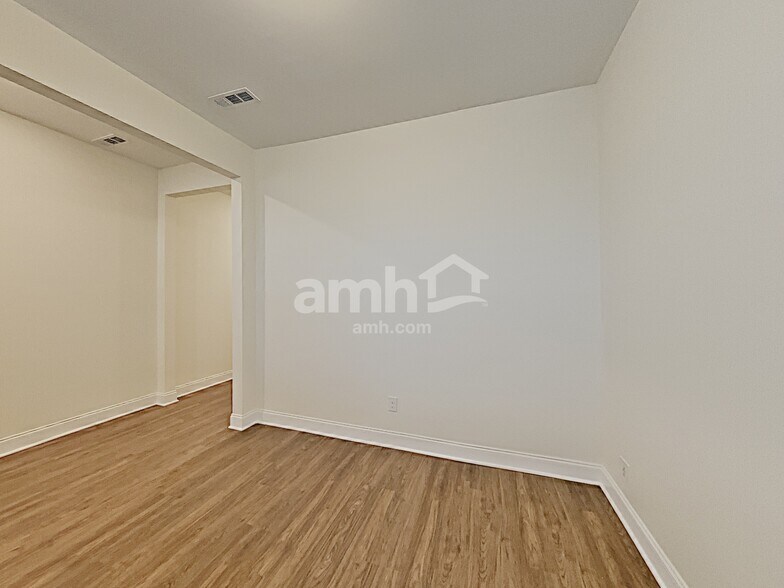 Building Photo - 444 Charity Ln