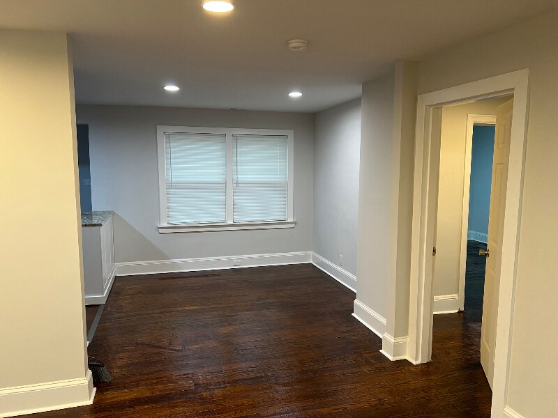 Building Photo - 810 W Rankin Ave